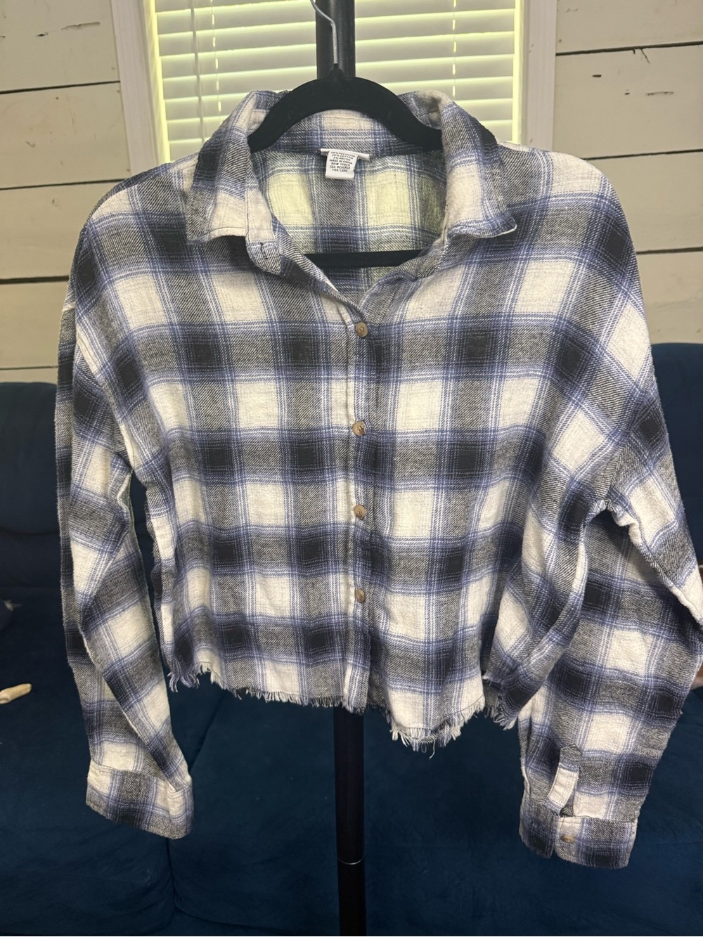 Rue21 Blue & White Plaid Button-Down Crop Shirt